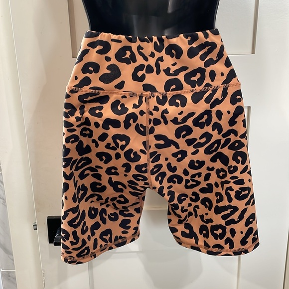 Cheetah Print Workout Set - Picture 5 of 9